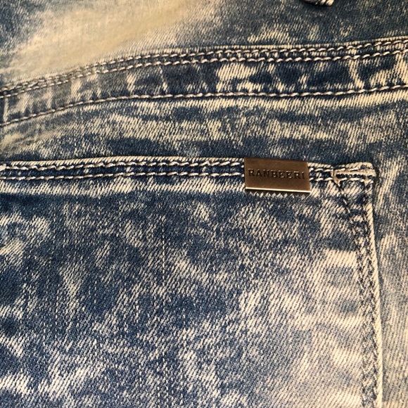 Nwot skinny leg jeans . - Picture 2 of 6